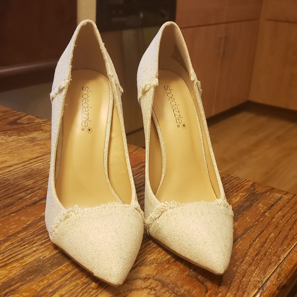 Cream Linen Pump